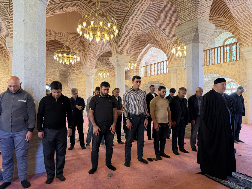 Şuşada bayram namazı qılınıb<font color=red> - FOTOLAR</font>