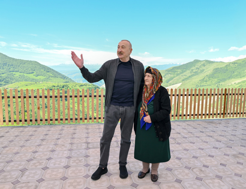 Prezident İlham Əliyev Şuşanın Böyük Qaladərəsi kəndində görülən işlərlə tanış olub, sakinlərlə görüşüb<font color=red> - FOTOLAR</font>