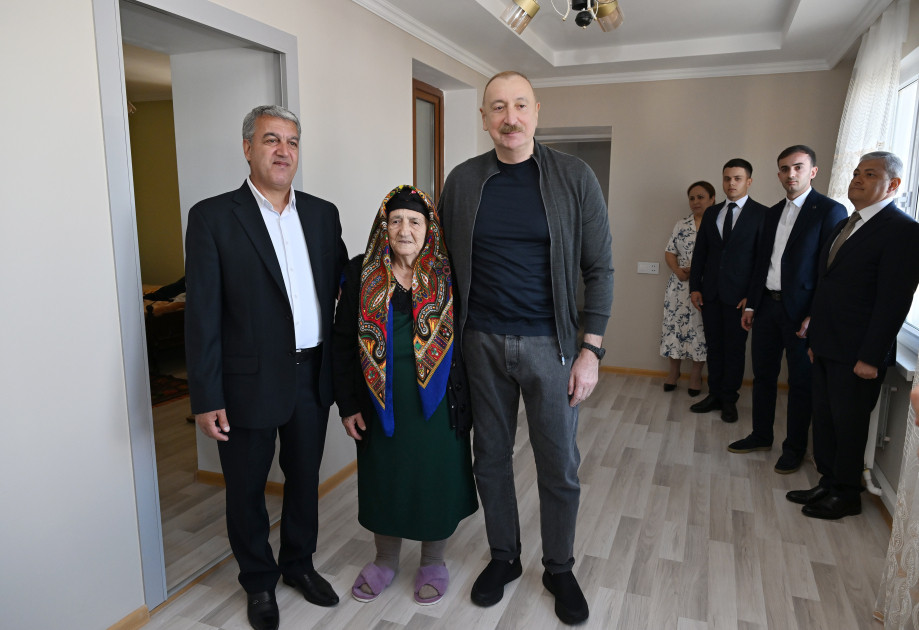 Prezident İlham Əliyev Şuşanın Böyük Qaladərəsi kəndində görülən işlərlə tanış olub, sakinlərlə görüşüb<font color=red> - FOTOLAR</font>