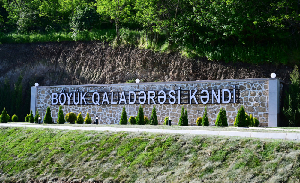 Prezident İlham Əliyev Şuşanın Böyük Qaladərəsi kəndində görülən işlərlə tanış olub, sakinlərlə görüşüb<font color=red> - FOTOLAR</font>