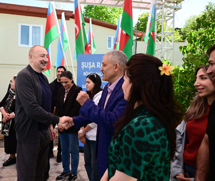 Prezident İlham Əliyev Şuşanın Böyük Qaladərəsi kəndində görülən işlərlə tanış olub, sakinlərlə görüşüb<font color=red> - FOTOLAR</font>