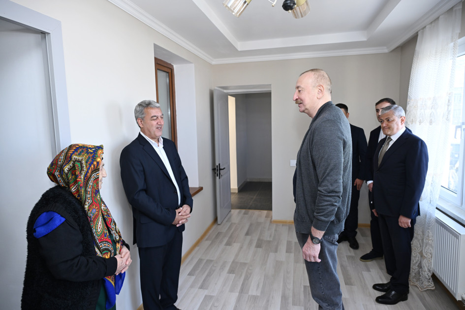 Prezident İlham Əliyev Şuşanın Böyük Qaladərəsi kəndində görülən işlərlə tanış olub, sakinlərlə görüşüb<font color=red> - FOTOLAR</font>