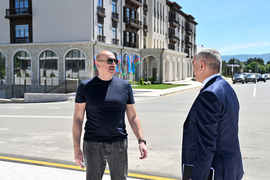 Prezident İlham Əliyev Xankəndidə əsaslı şəkildə yenidən qurulmuş Mədəniyyət Mərkəzinin açılışında iştirak edib<font color=red> - FOTOLAR</font>