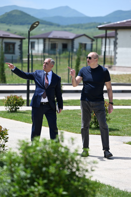 Prezident İlham Əliyev Xocalıda hərbi qulluqçular üçün nəzərdə tutulan fərdi evlərdə yaradılmış şəraitlə tanış olub <font color=red> - FOTOLAR</font>