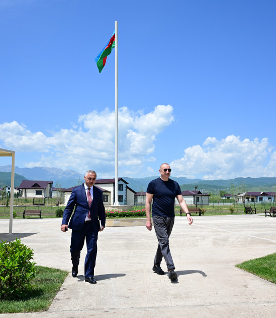 Prezident İlham Əliyev Xocalıda hərbi qulluqçular üçün nəzərdə tutulan fərdi evlərdə yaradılmış şəraitlə tanış olub <font color=red> - FOTOLAR</font>