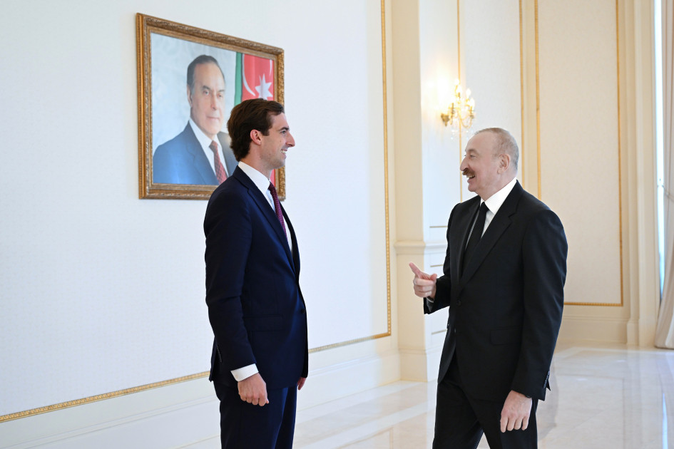 Prezident İlham Əliyev ABŞ Dövlət katibinin iqtisadiyyat, enerji və biznes məsələləri üzrə köməkçisinin başçılıq etdiyi nümayəndə heyətini qəbul edib<font color=red> - FOTOLAR</font>
