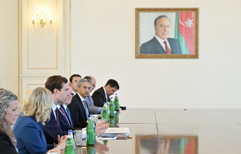 Prezident İlham Əliyev ABŞ Dövlət katibinin iqtisadiyyat, enerji və biznes məsələləri üzrə köməkçisinin başçılıq etdiyi nümayəndə heyətini qəbul edib<font color=red> - FOTOLAR</font>