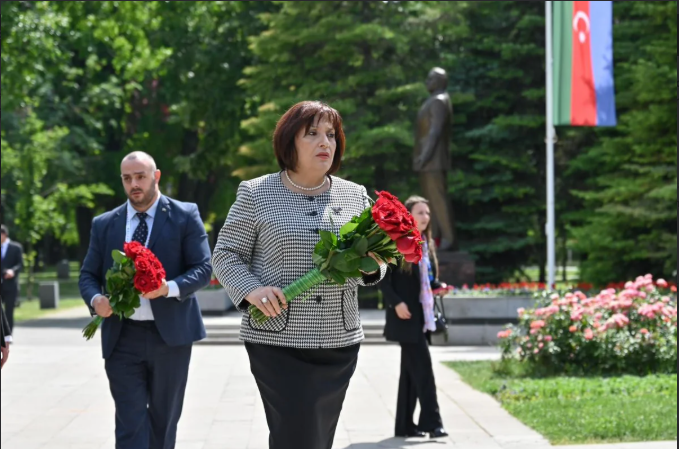 Sahibə Qafarova Belqradda Ümummilli Lider Heydər Əliyevin abidəsini ziyarət edib<font color=red> - FOTOLAR</font>