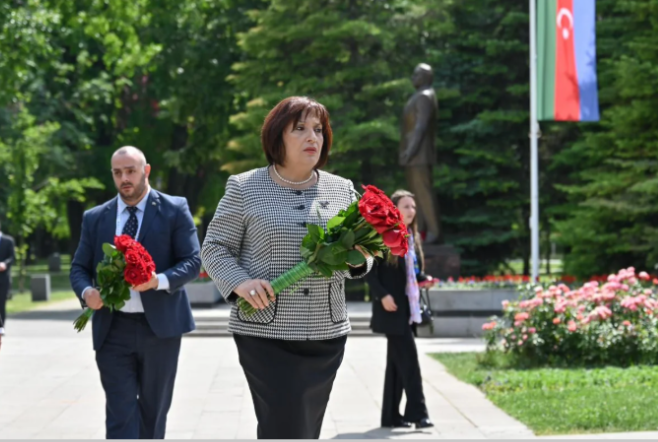 Sahibə Qafarova Belqradda Ümummilli Lider Heydər Əliyevin abidəsini ziyarət edib<font color=red> - FOTOLAR</font>