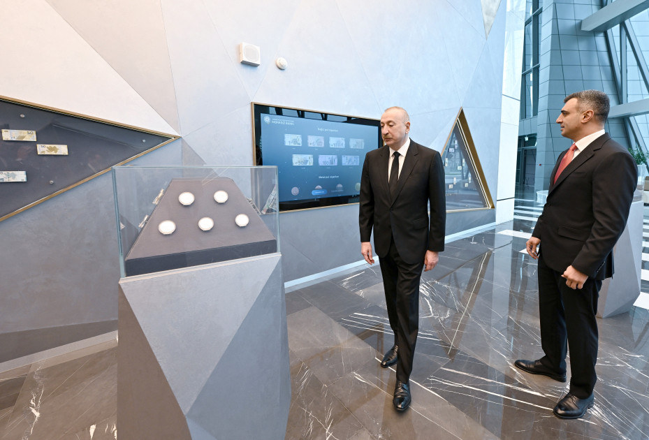 Prezident İlham Əliyev Mərkəzi Bankın yeni binasının açılışında iştirak edib<font color=red> - FOTOLAR</font>
