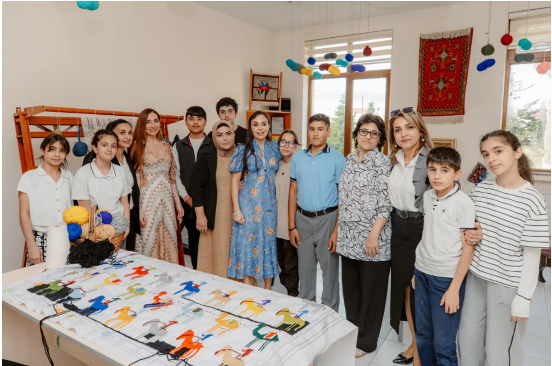 Leyla Əliyeva və Arzu Əliyeva 11 nömrəli inteqrasiya təlimli internat tipli ümumtəhsil məktəbində olublar<font color=red> - FOTOLAR</font>