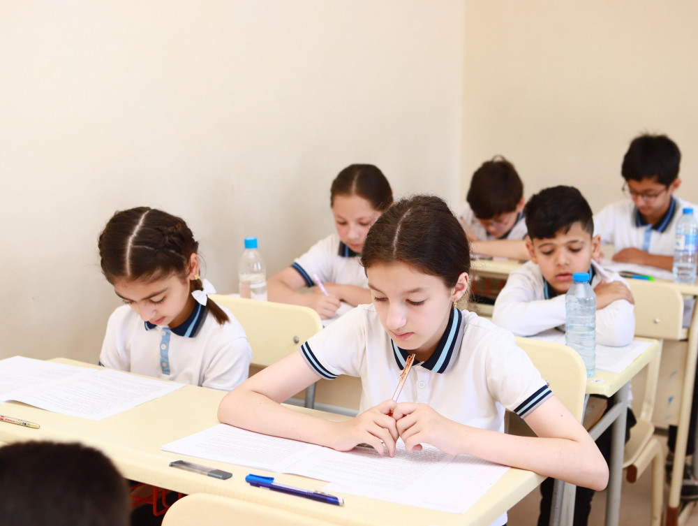 Bu gün Naxçıvanda IV siniflər üzrə monitorinq keçirilir<font color=red> - FOTOLAR</font>