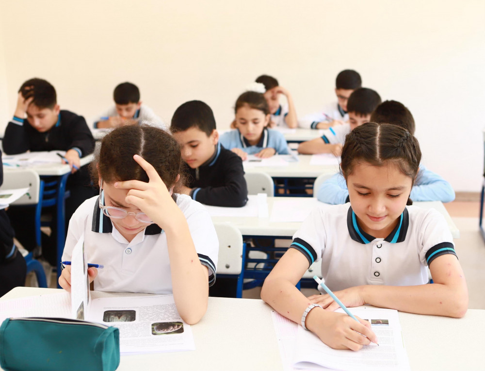 Bu gün Naxçıvanda IV siniflər üzrə monitorinq keçirilir<font color=red> - FOTOLAR</font>