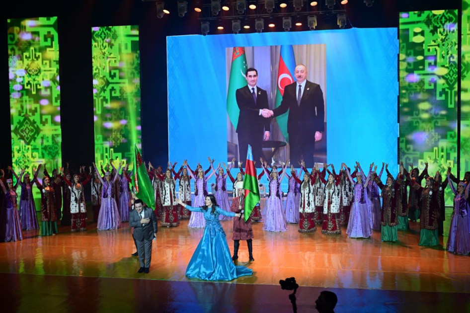 Türkmənistanda Azərbaycan Mədəniyyəti Günlərinə Dövlət Rəqs Ansamblının konserti ilə yekun vurulub<font color=red> - FOTOLAR</font>