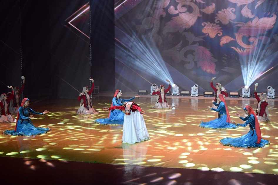 Türkmənistanda Azərbaycan Mədəniyyəti Günlərinə Dövlət Rəqs Ansamblının konserti ilə yekun vurulub<font color=red> - FOTOLAR</font>