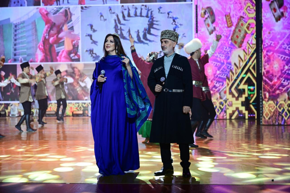 Türkmənistanda Azərbaycan Mədəniyyəti Günlərinə Dövlət Rəqs Ansamblının konserti ilə yekun vurulub<font color=red> - FOTOLAR</font>