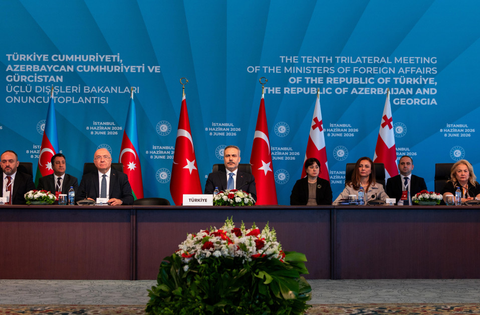 Azərbaycan, Türkiyə və Gürcüstan xarici işlər nazirləri İstanbulda görüşüblər<font color=red> - FOTOLAR</font>
