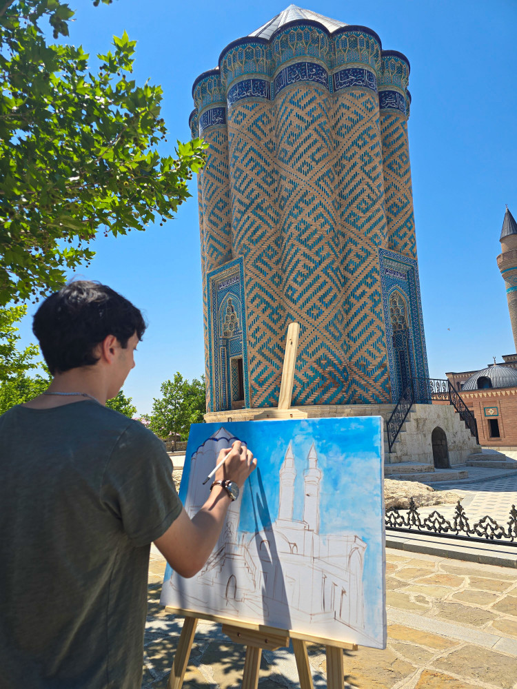 Tarixi türbənin önündə gənc rəssamların incəsənət döyüşü<font color=red> - FOTOLAR</font>