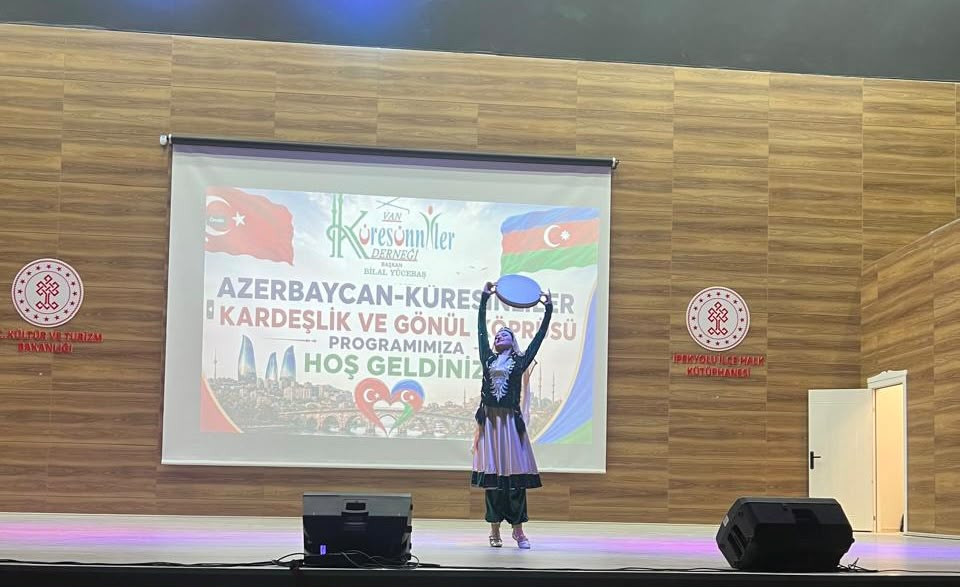 Naxçıvan Dövlət Filarmoniyasının kollektivi Van şəhərində konsert proqramı ilə çıxış edib<font color=red> - FOTOLAR</font>