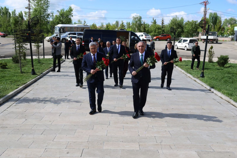 Baş prokurorun rəhbərlik etdiyi nümayəndə heyəti Türkiyənin Qars şəhərində rəsmi səfərdə olub<font color=red> - FOTOLAR</font>