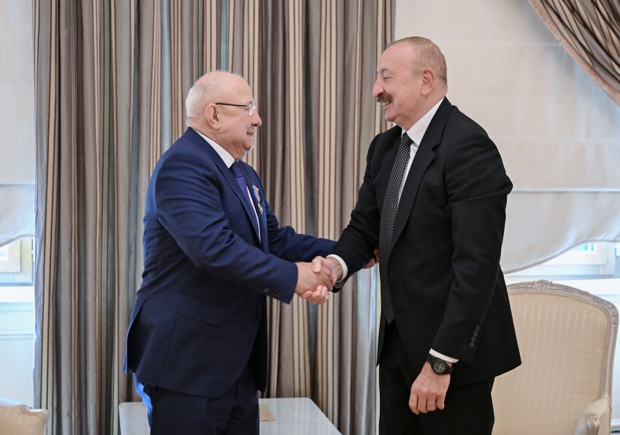 Prezident İlham Əliyev Dağıstanın tanınmış ictimai-siyasi xadimi Qurban Qurbanova “Dostluq” ordenini təqdim edib<font color=red> - FOTOLAR</font>