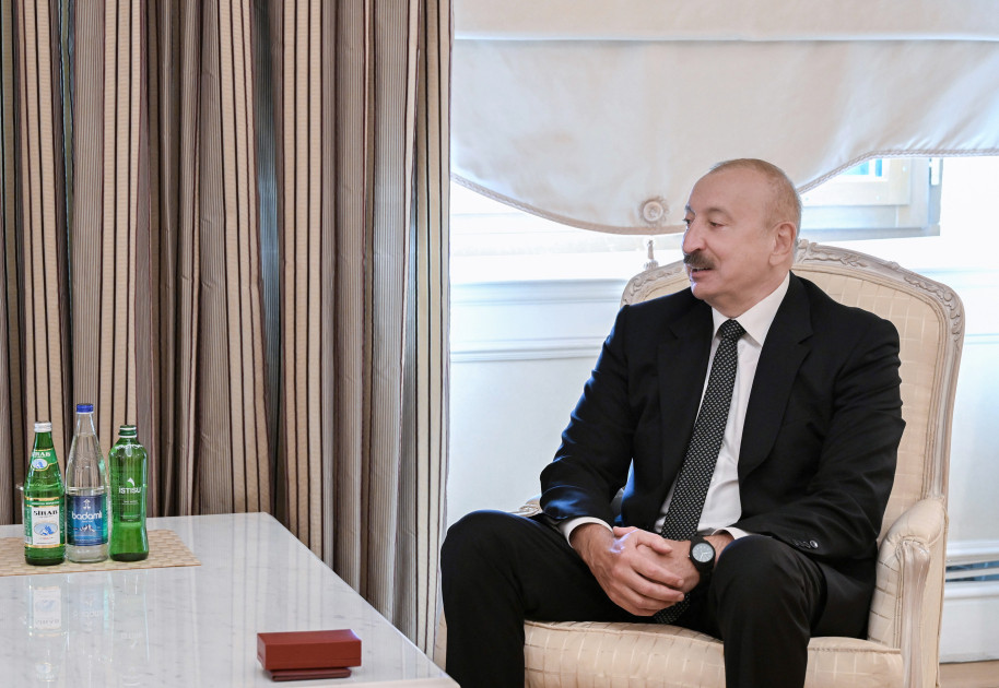 Prezident İlham Əliyev Dağıstanın tanınmış ictimai-siyasi xadimi Qurban Qurbanova “Dostluq” ordenini təqdim edib<font color=red> - FOTOLAR</font>