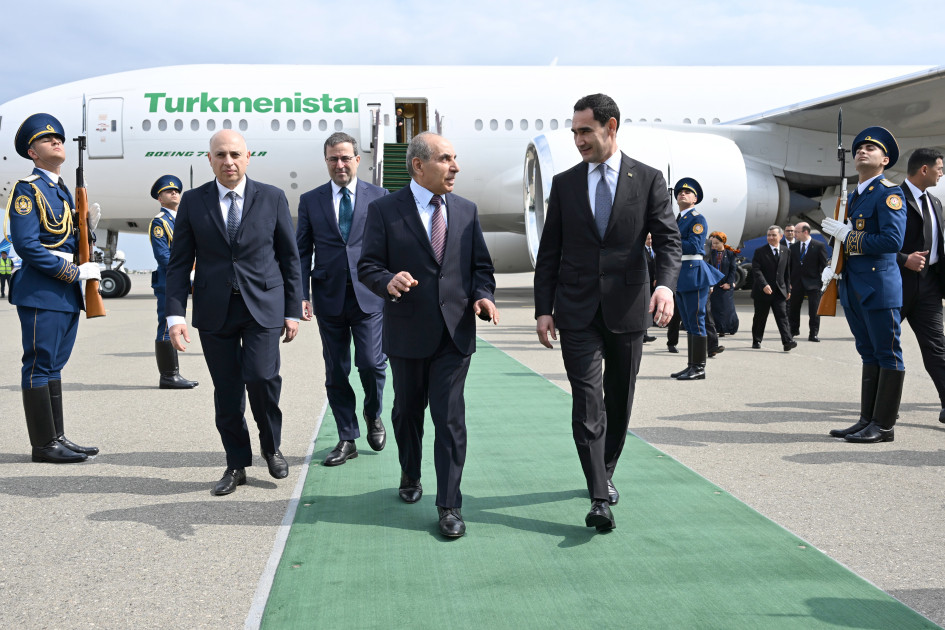 Türkmənistan Prezidenti Sərdar Berdiməhəmmədov Azərbaycana səfərə gəlib<font color=red> - FOTOLAR</font>