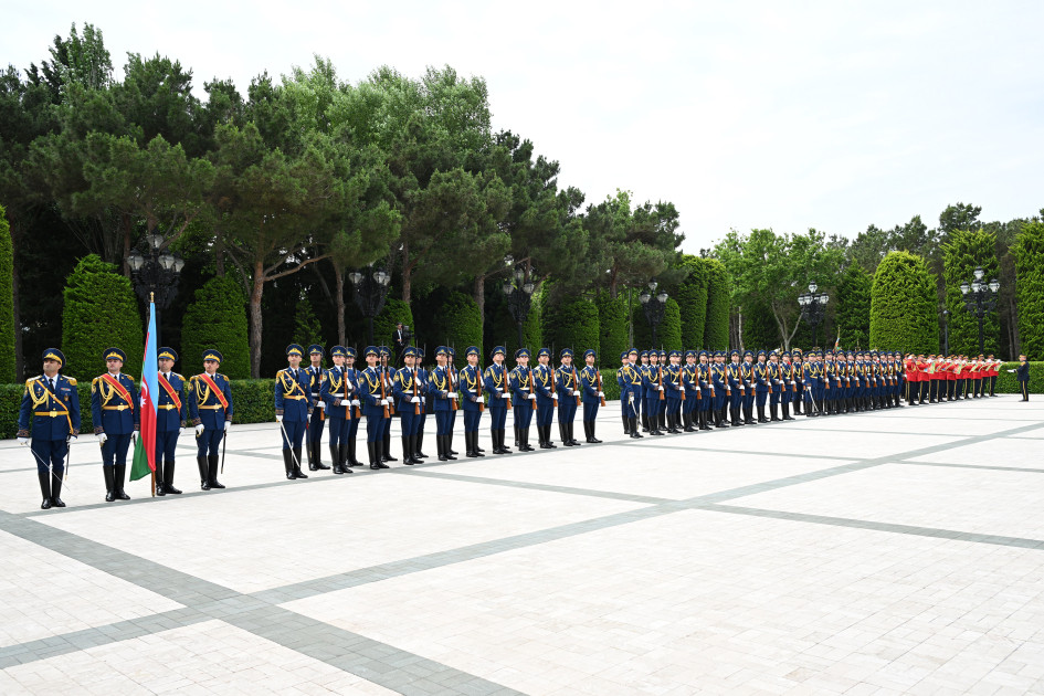 Türkmənistan Prezidenti Sərdar Berdiməhəmmədovun Bakıda rəsmi qarşılanma mərasimi olub<font color=red> - FOTOLAR</font>
