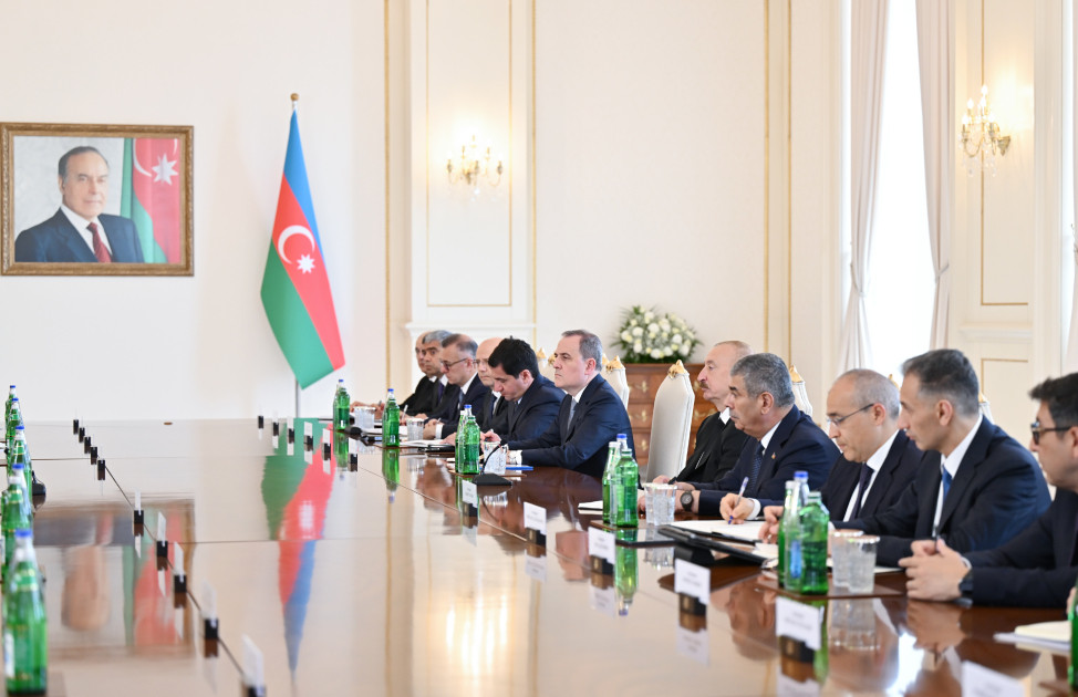 Prezident İlham Əliyevin Türkmənistan Prezidenti ilə geniş tərkibdə görüşü olub<font color='red'> - YENİLƏNƏCƏK</font><font color=red> - FOTOLAR</font>
