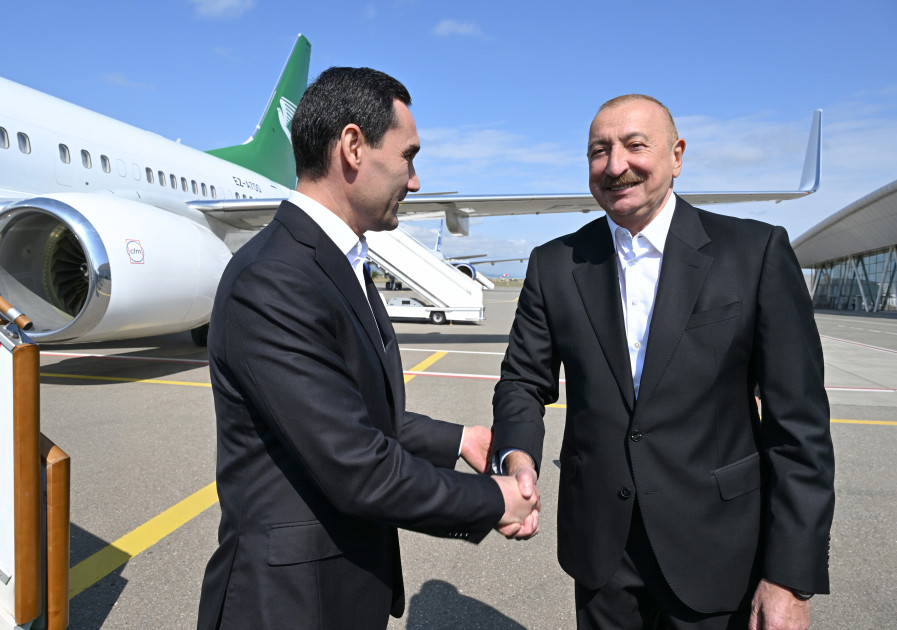 Türkmənistan Prezidenti Sərdar Berdiməhəmmədov Füzuli rayonuna gəlib<font color=red> - FOTOLAR</font>