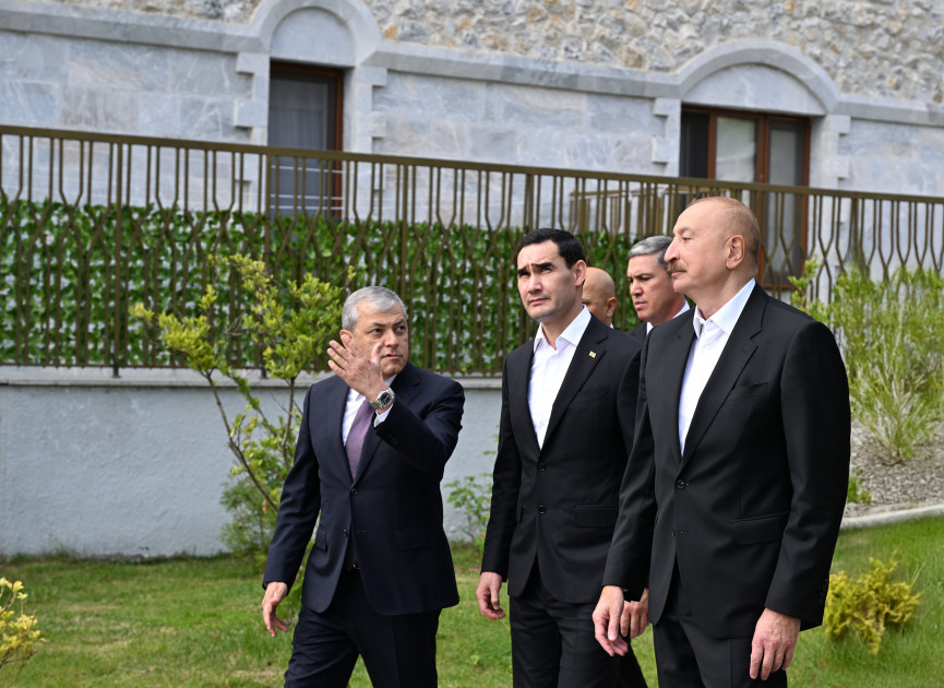 Prezidentlər İlham Əliyev Sərdar Berdiməhəmmədov Şuşa şəhərində inşa edilmiş birinci yaşayış kompleksində olublar<font color=red> - FOTOLAR</font>