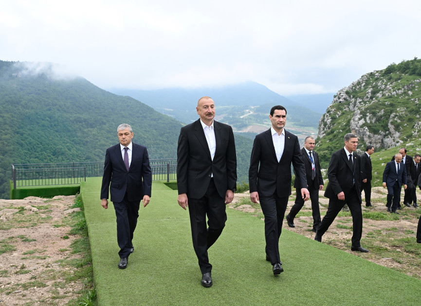 Türkmənistan Prezidentinə Qarabağ atı hədiyyə edilib<font color=red> - FOTOLAR</font>