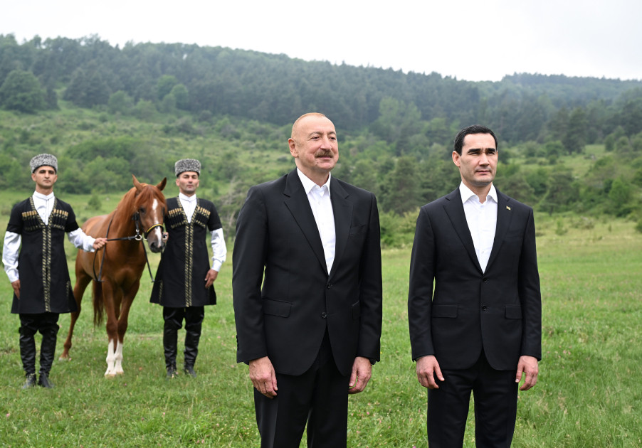 Türkmənistan Prezidentinə Qarabağ atı hədiyyə edilib<font color=red> - FOTOLAR</font>