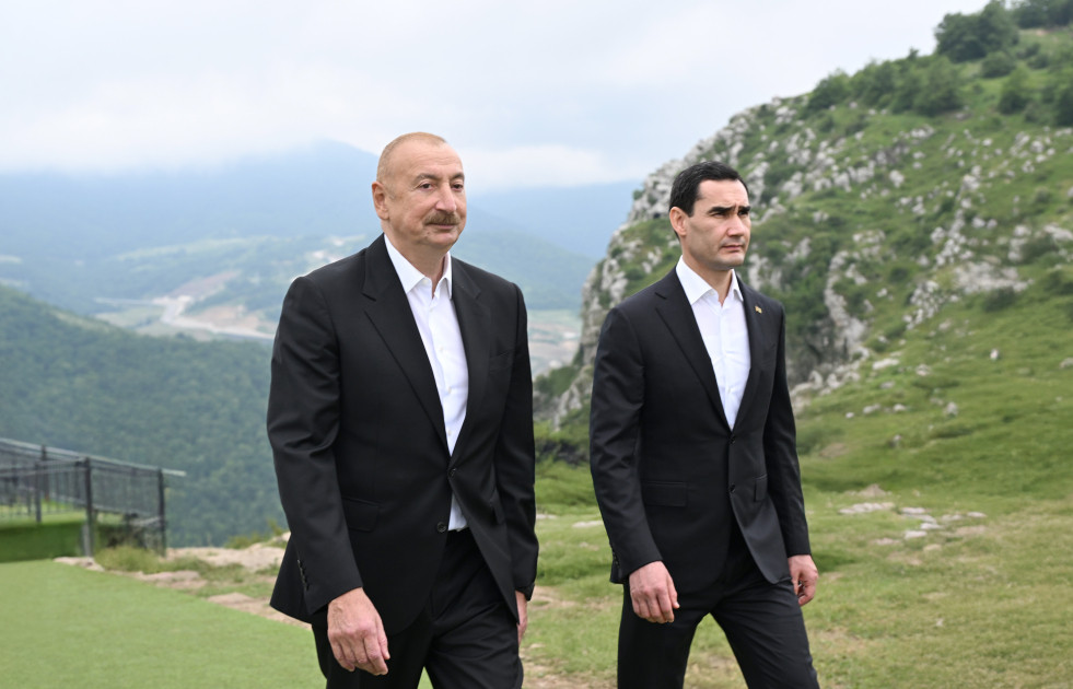 Türkmənistan Prezidentinə Qarabağ atı hədiyyə edilib<font color=red> - FOTOLAR</font>