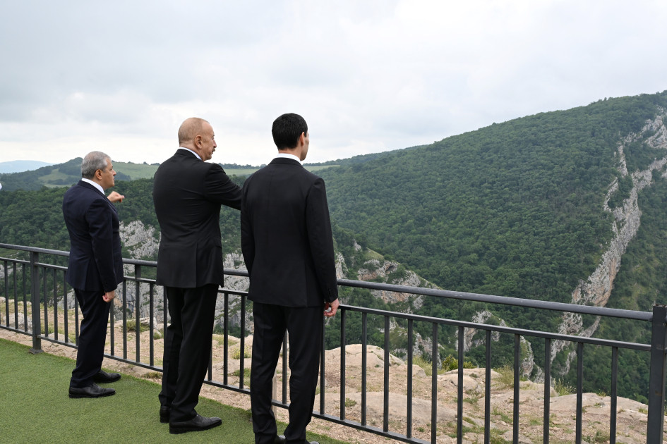 Türkmənistan Prezidentinə Qarabağ atı hədiyyə edilib<font color=red> - FOTOLAR</font>
