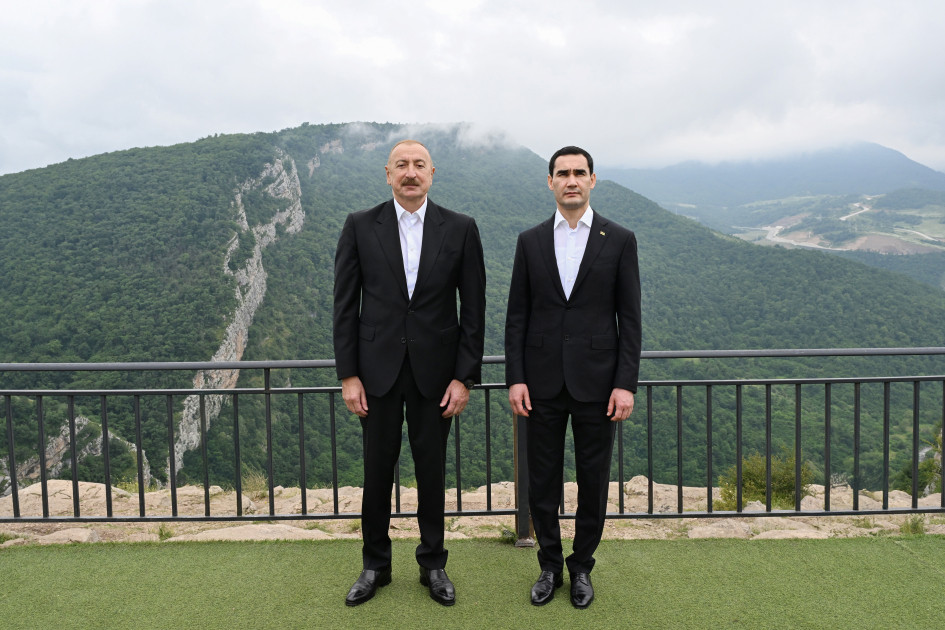 Türkmənistan Prezidentinə Qarabağ atı hədiyyə edilib<font color=red> - FOTOLAR</font>
