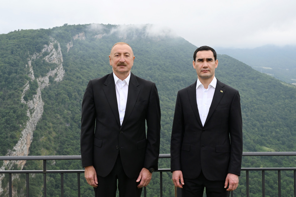 Türkmənistan Prezidentinə Qarabağ atı hədiyyə edilib<font color=red> - FOTOLAR</font>
