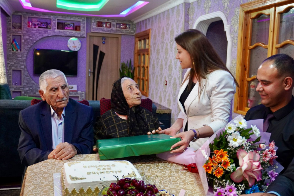 Uzunömürlü nümunəvi Həsənovlar ailəsi ilə görüş keçirilib<font color=red> - FOTOLAR</font>