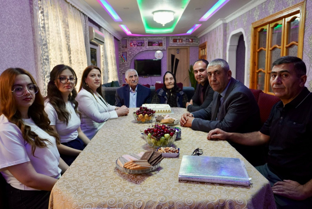 Uzunömürlü nümunəvi Həsənovlar ailəsi ilə görüş keçirilib<font color=red> - FOTOLAR</font>