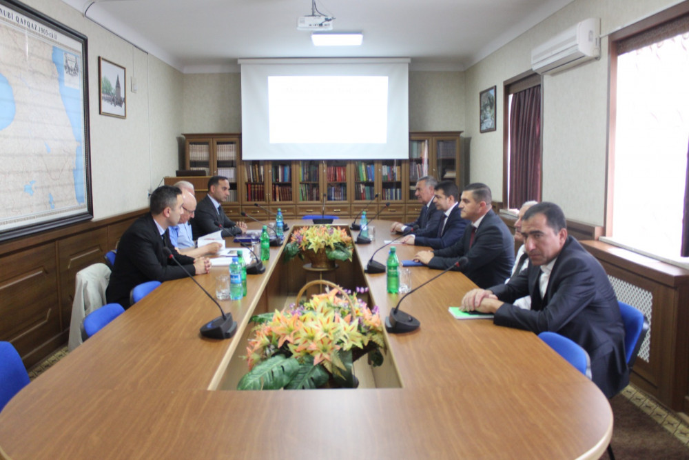 AMEA Naxçıvan Bölməsində Möminə xatun türbəsinin dam örtüyünün quruluşu ilə bağlı müzakirə aparılıb<font color=red> - FOTOLAR</font>
