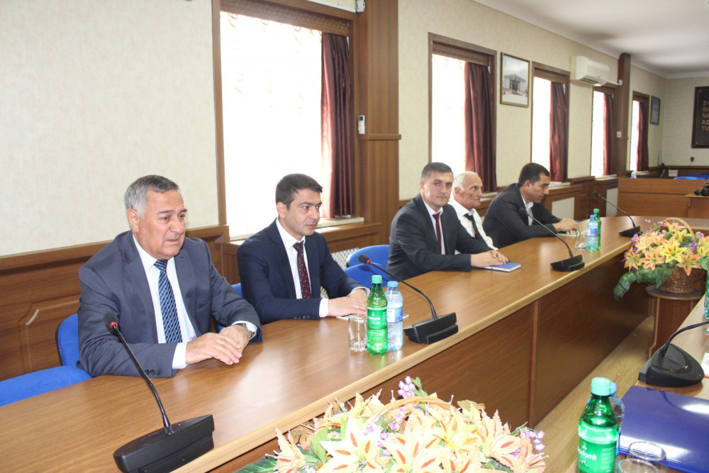 AMEA Naxçıvan Bölməsində Möminə xatun türbəsinin dam örtüyünün quruluşu ilə bağlı müzakirə aparılıb<font color=red> - FOTOLAR</font>