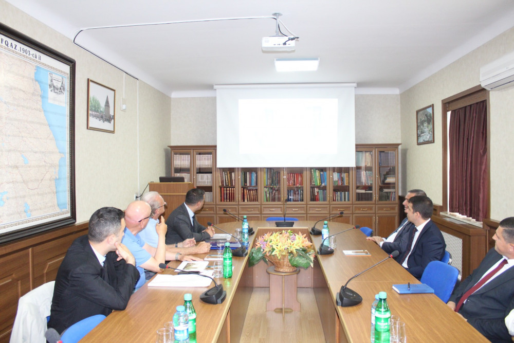 AMEA Naxçıvan Bölməsində Möminə xatun türbəsinin dam örtüyünün quruluşu ilə bağlı müzakirə aparılıb<font color=red> - FOTOLAR</font>