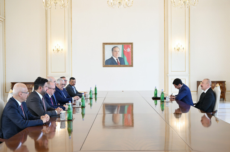 Prezident İlham Əliyev Türkiyə Böyük Millət Məclisi sədrinin rəhbərlik etdiyi nümayəndə heyətini qəbul edib<font color=red> - FOTOLAR</font>