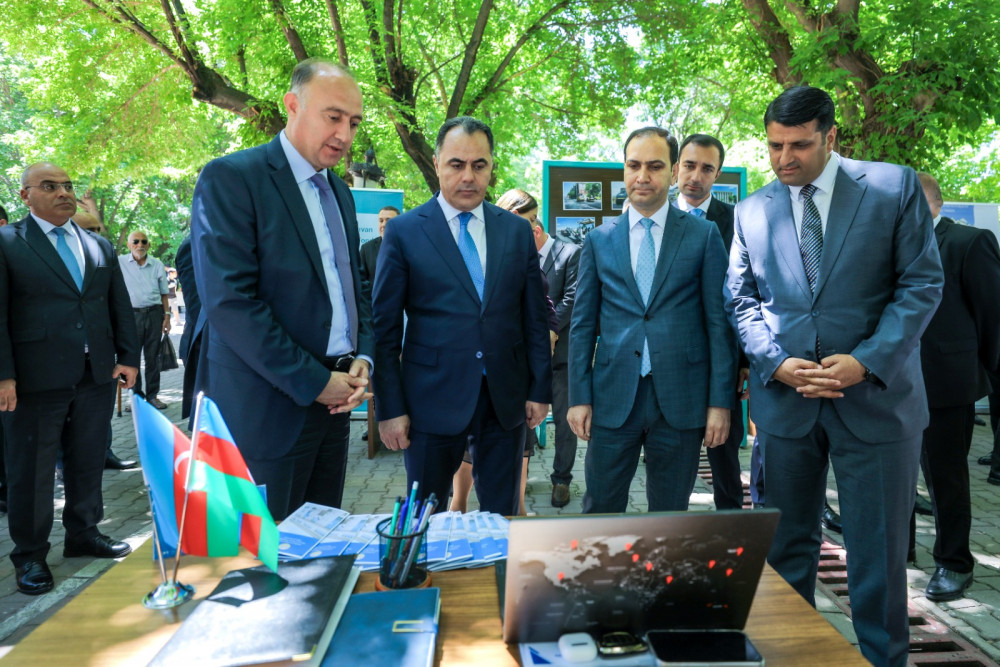 Naxçıvanda III karyera sərgisi təşkil olunub<font color=red> - FOTOLAR</font>