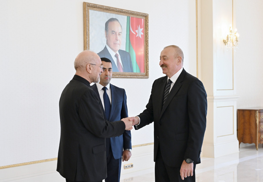 Prezident İlham Əliyev İran İslam Şurası Məclisinin sədrinin başçılıq etdiyi nümayəndə heyətini qəbul edib<font color=red> - FOTOLAR</font>