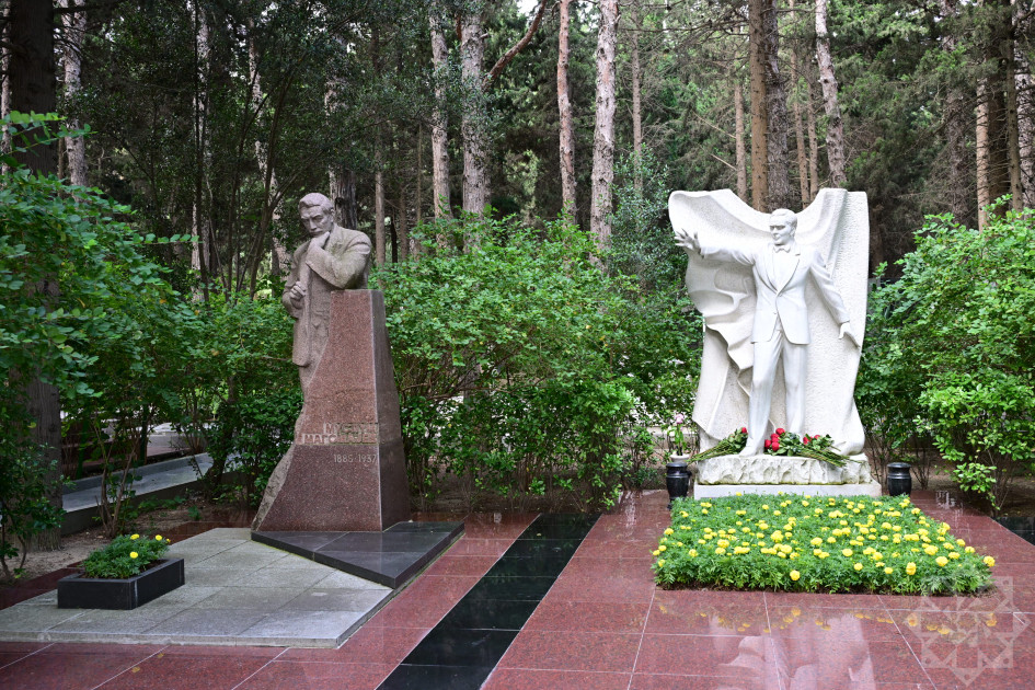 Həştərxan vilayətinin vitse-qubernatoru Fəxri xiyabanı ziyarət edib<font color=red> - FOTOLAR</font>