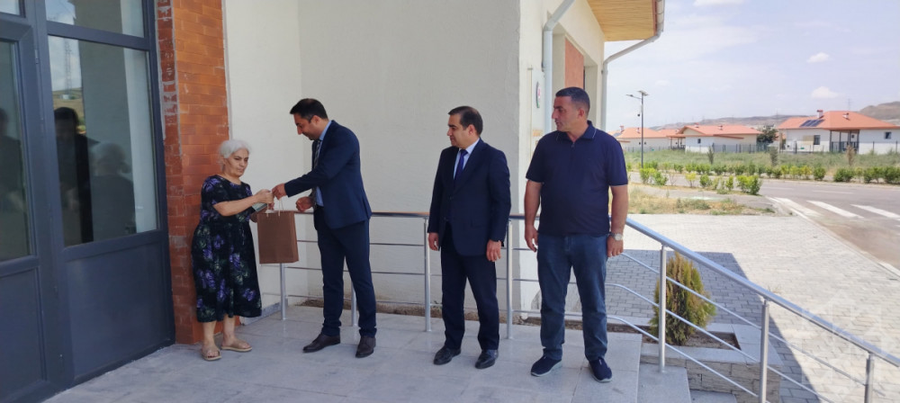 Şükürbəyli kəndində daha 7 ailəyə evlərinin açarları təqdim olunub<font color=red> - FOTOLAR</font>