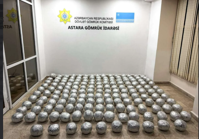 Azərbaycan gömrüyü "gül kələmi" yükündə 90 kq-dan çox narkotik vasitə aşkar edib<font color=red> - FOTOLAR</font>