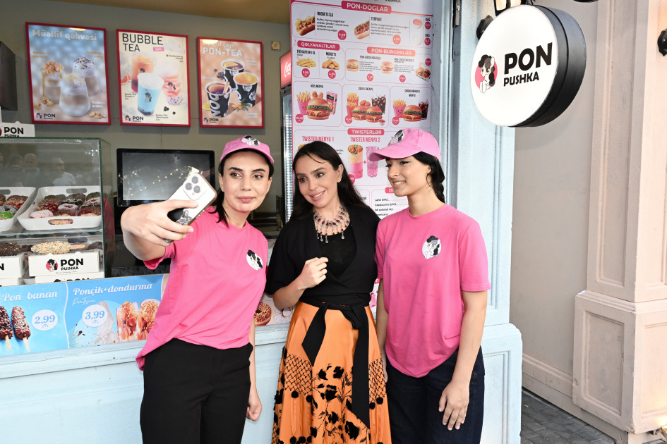 Leyla Əliyeva və Arzu Əliyeva “CandyFest” yay festivalını ziyarət edib və “Sehrli mirvari” su sirki şousunu izləyiblər<font color=red> - FOTOLAR</font>
