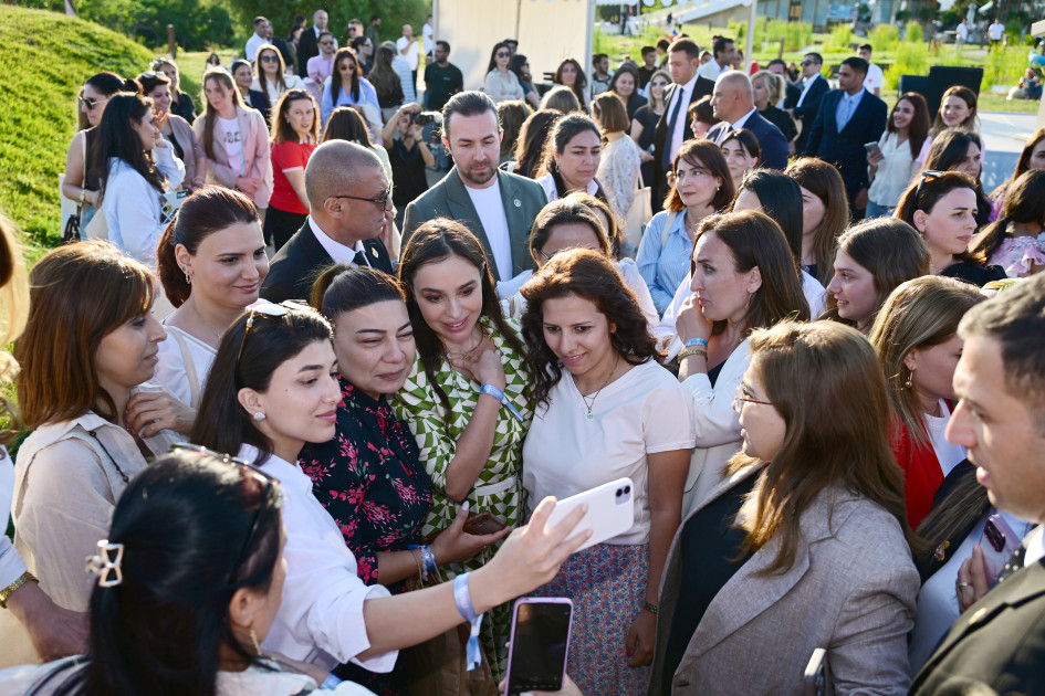 Leyla Əliyeva və Alona Əliyeva Xeyirxahlıq Festivalında iştirak ediblər<font color=red> - FOTOLAR</font>